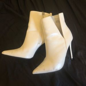 White pointed toe boot